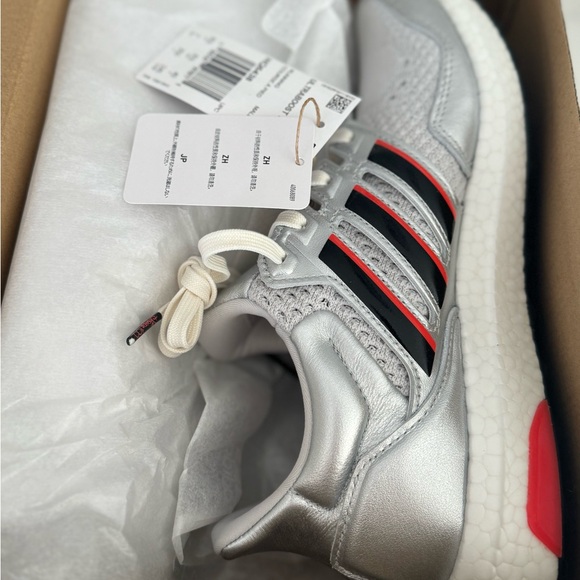 Adidas Ultraboost 1.0 x Disney 10 - Picture 3 of 5